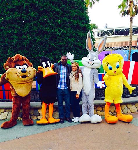 The Iconic Costumes of Six Flags Mascots: What Makes Them Stand Out